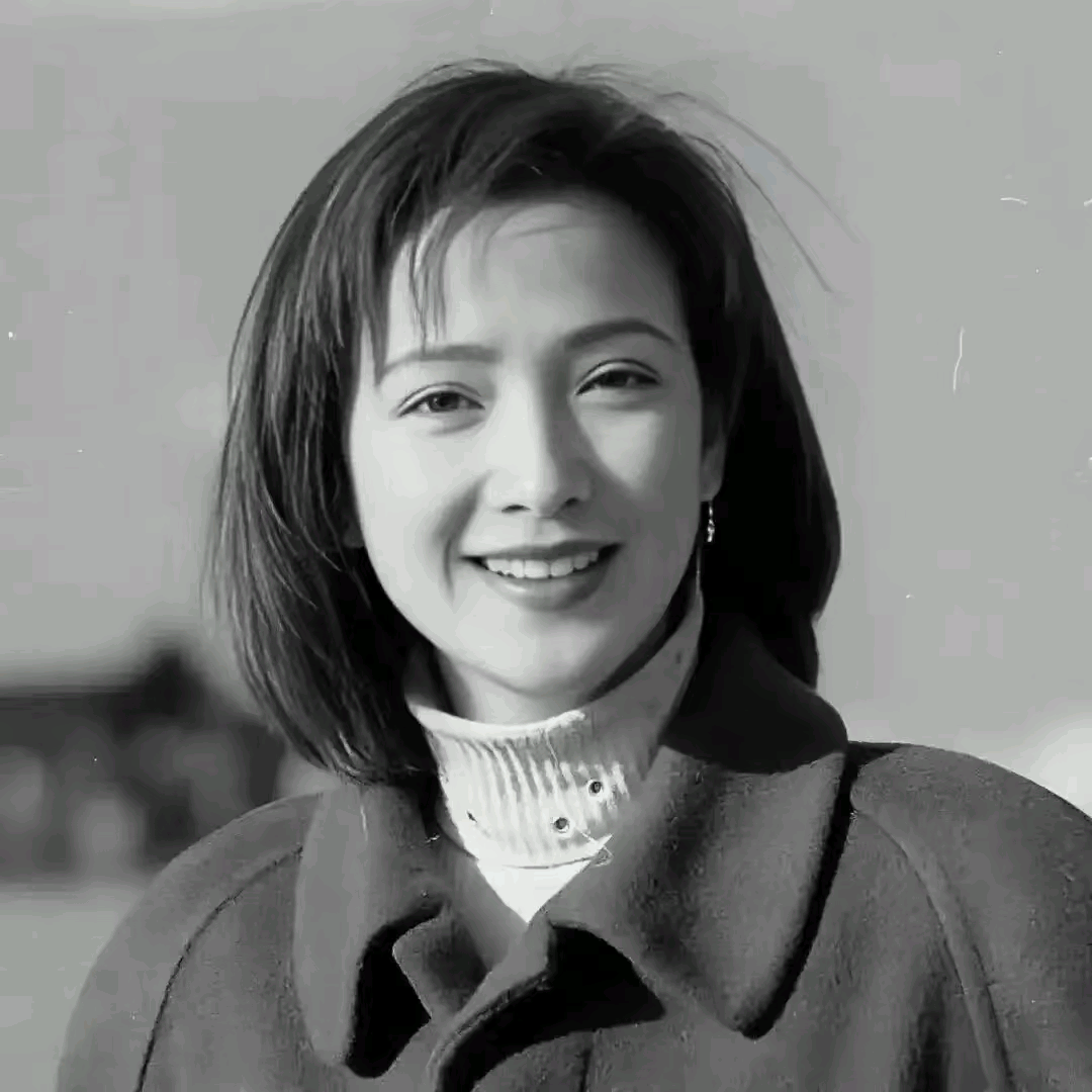 何晴老师走了，她一生中做了三件错事。第一件就是放弃了把她宠成公主的初恋刘威