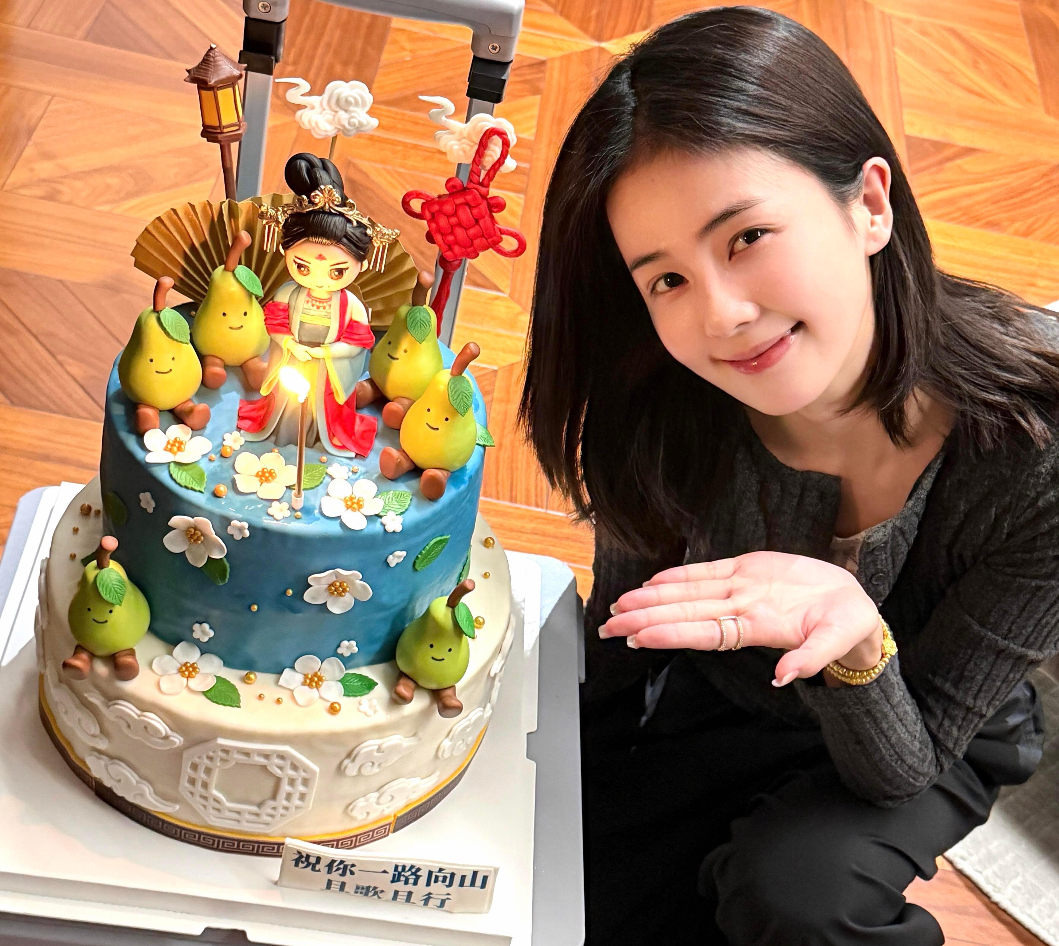 白鹿祝你一路向山，且歌且行