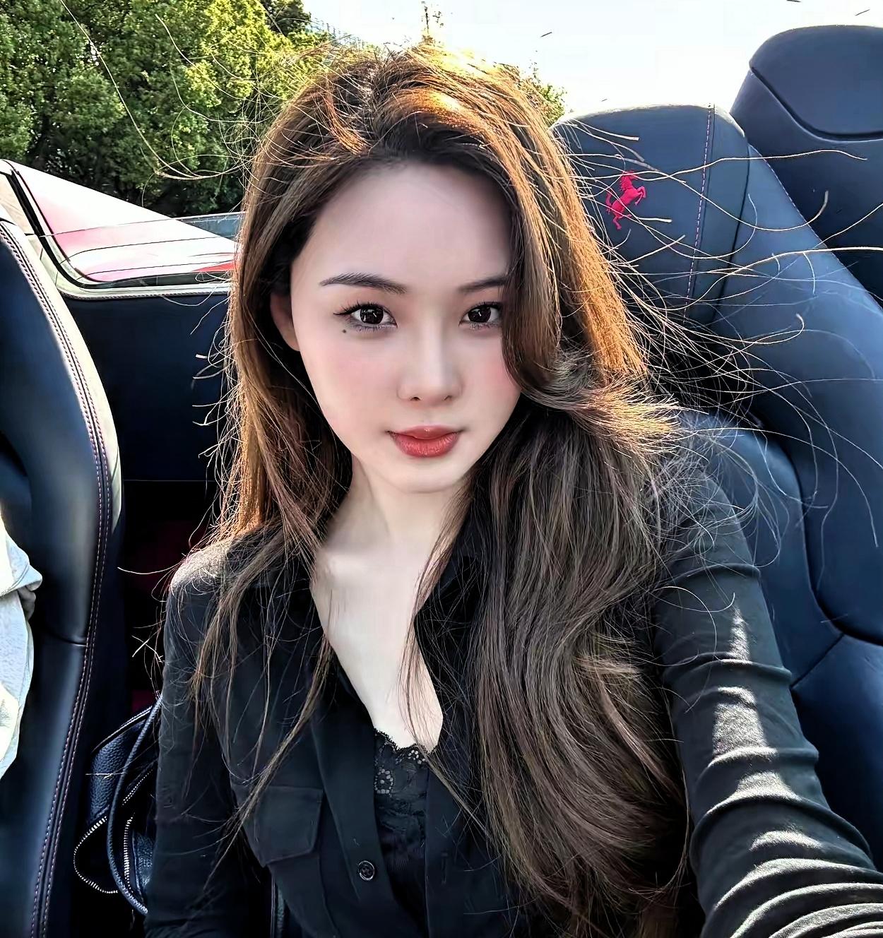 明明手握不小粉丝基数，曾经也开播带货，如今张颖颖却几乎不再直播卖货，不少网友十分