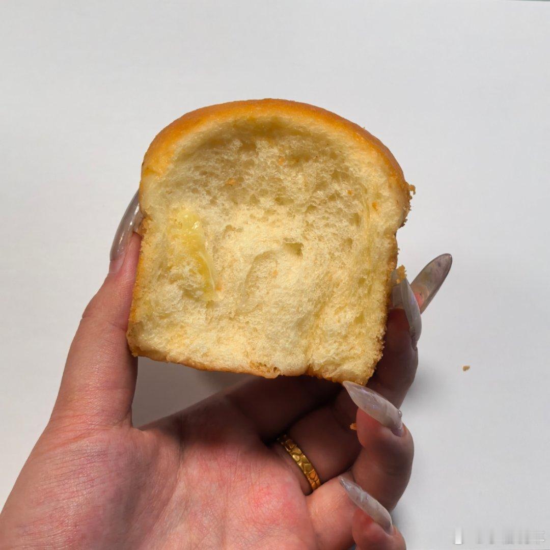 🍞今天早上吃了一个巨好吃的爆浆榴莲吐司，你们早上喜欢吃什么早餐？​​​