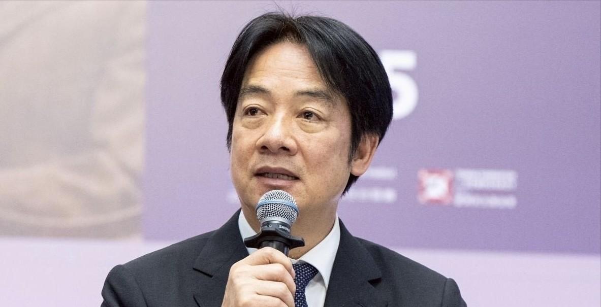 台湾炸锅了！岛内的电视台和社交媒体从早到晚都在播这件事，大家像被泼了一桶冷水，