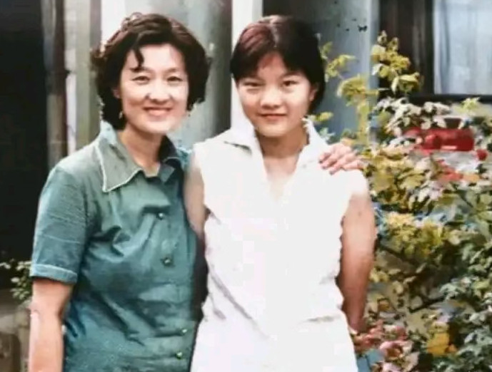2008年，著名女外交官章含之因病去世，不久后，相关部门决定收回章家借住49年的