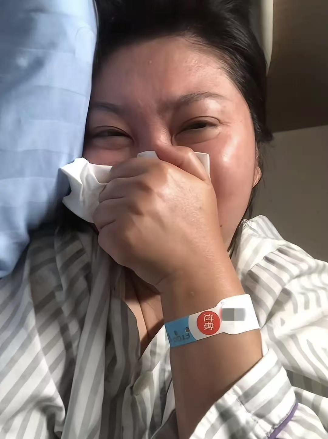 王暖暖深夜被送医抢救，她躲过了坠崖的生死，却躲不过藏在身体里的恐惧！痛哭的镜头