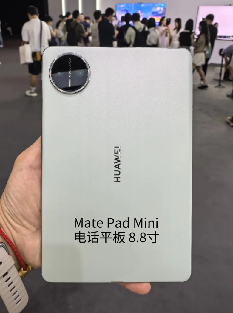 华为手机策划在吗？能不能给我们这些“充值”玩家上一波福利？我们更想要6.3寸的“