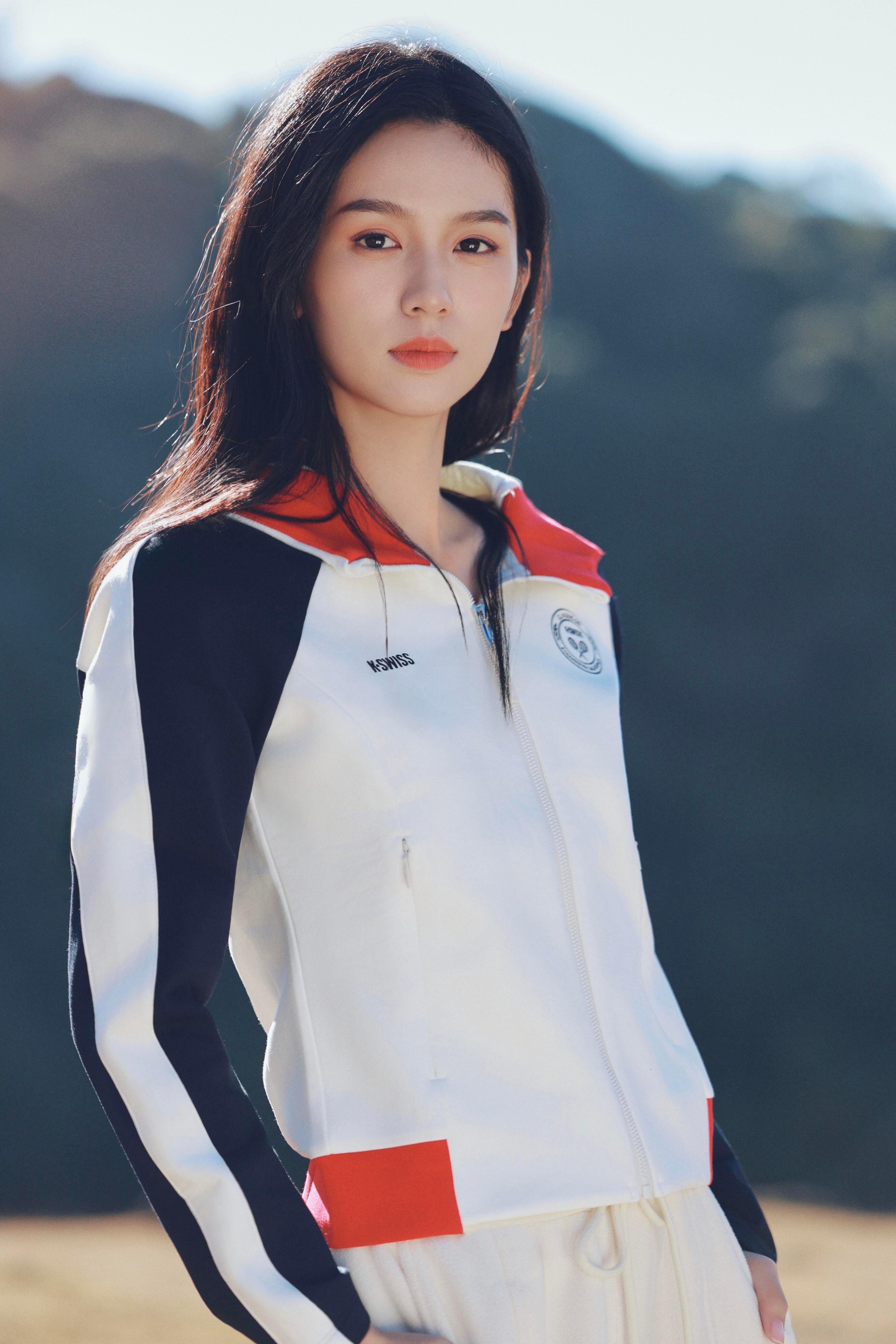 周也今日更新📸时尚的完成度靠脸