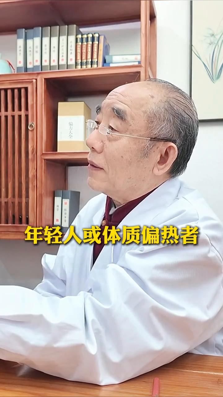老中医揭秘：身体好的人才会长痘。国家级名老中医主任医师李中玉。中医认为痘痘的