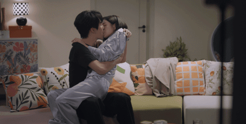 陈妍希与小二十岁的周柯宇演姐弟恋18次亲密戏陈晓和陈妍希离婚时闹得满城风雨，