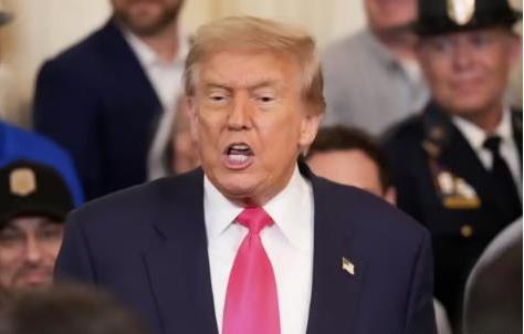 就在刚刚，特朗普点名警告中国，发出一个前所未有重大威胁。美国总统特朗普今天