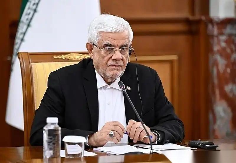 燃爆了！伊朗第一副总统阿雷夫，直接当着全世界的面怒刚美国，话说得又狠又干脆，没有