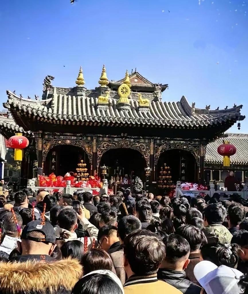 五台山突然封庙整顿的消息刷屏，不少人急得跳脚，我反倒觉得大快人心。好好的千年