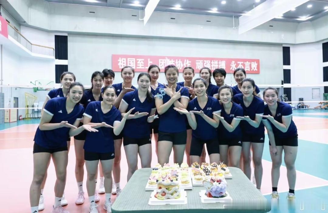 龚翔宇回来了，刁琳宇也归队了，王梦洁也归队了，中国女排在逐步丰富自己的阵容，