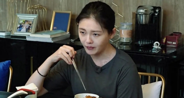 大S家如今的状态，可能是没有下葬大S的原因现在是家里谁出钱谁作主，以前，可云