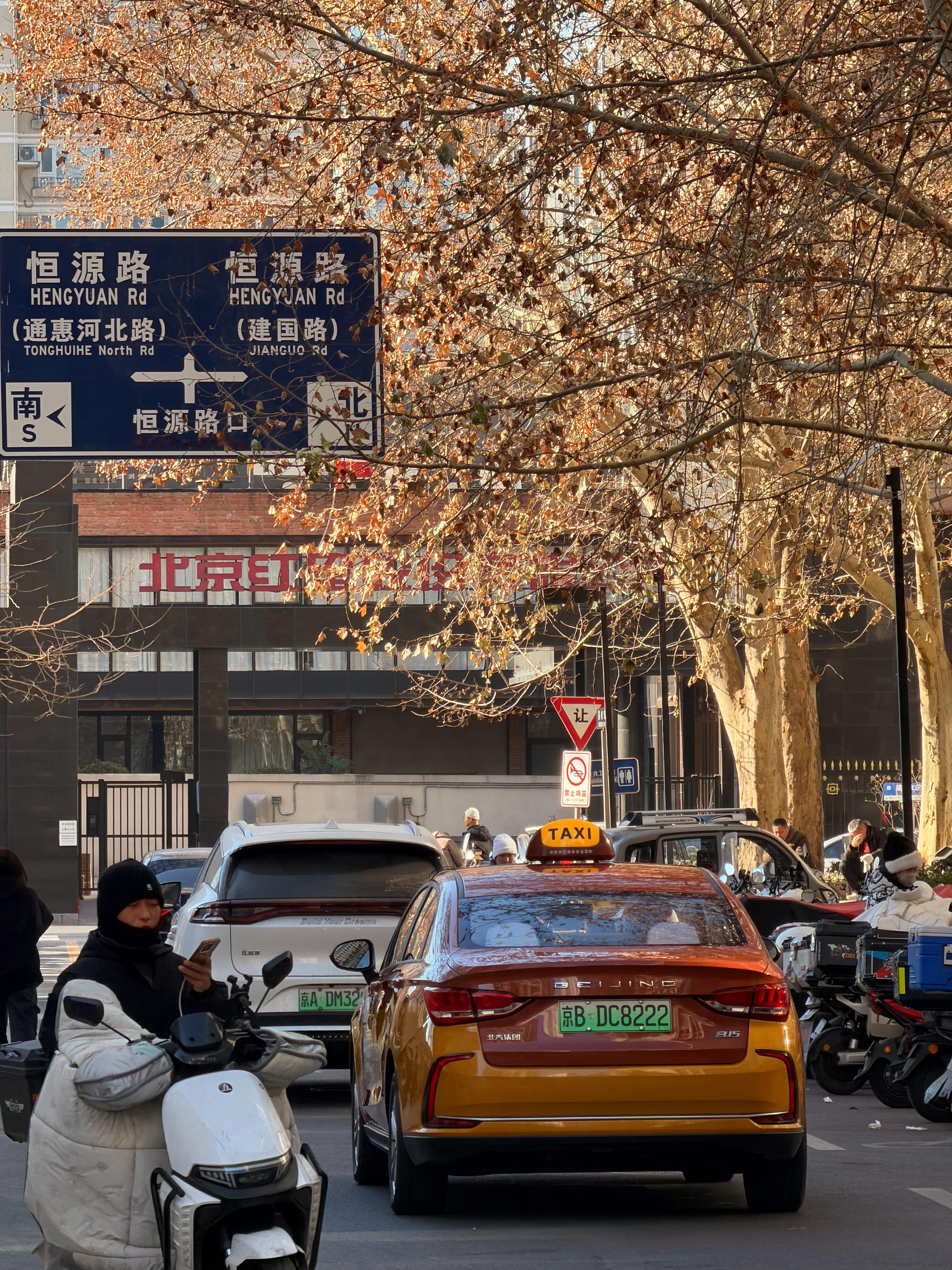 刚才我向爱娃提出疑问？爱娃今年给出的第一个回应。