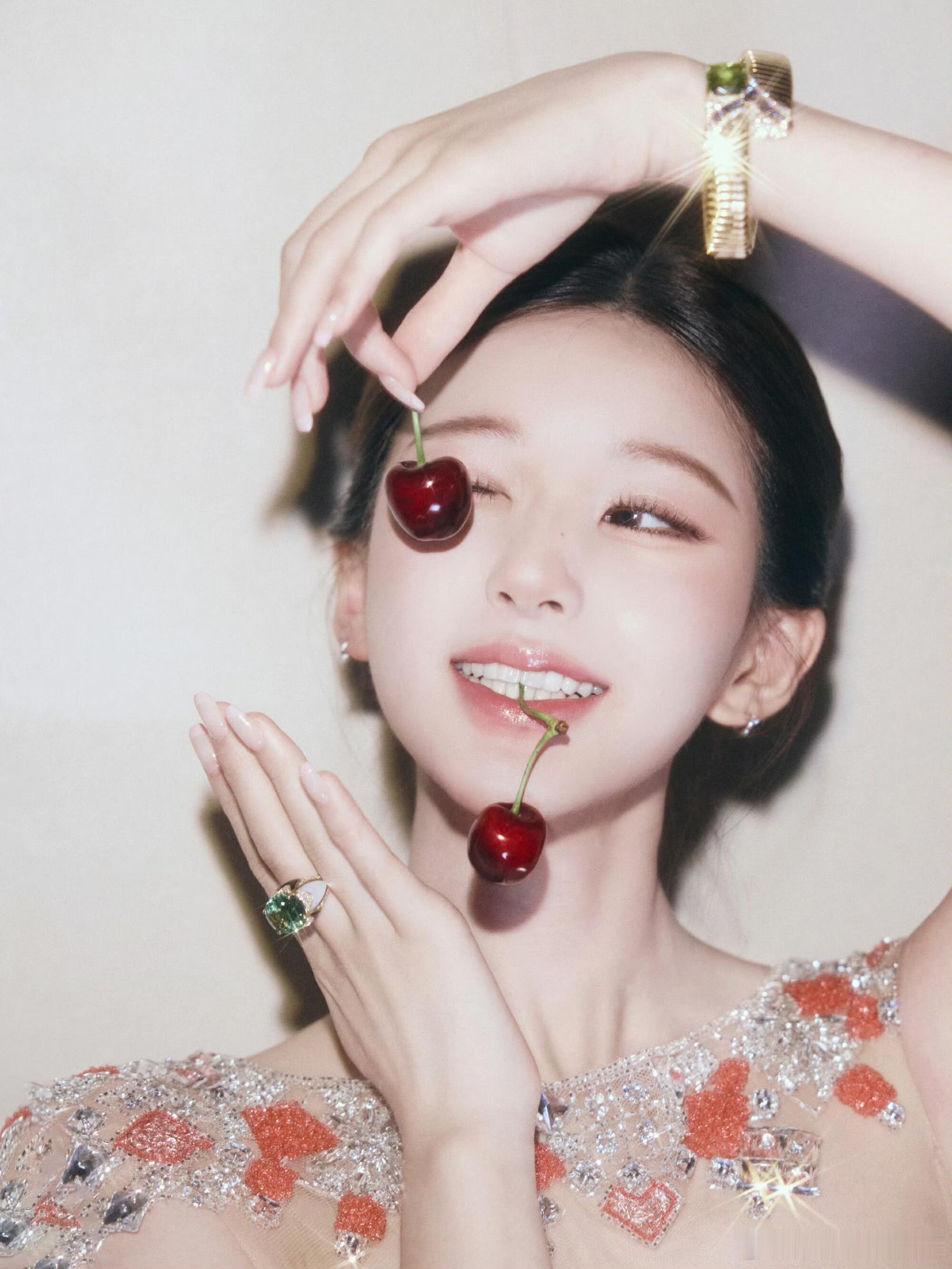 VOGUE出发图赵露思✖️VOGUE活动造型美死了！！！🌹今日身穿Tony