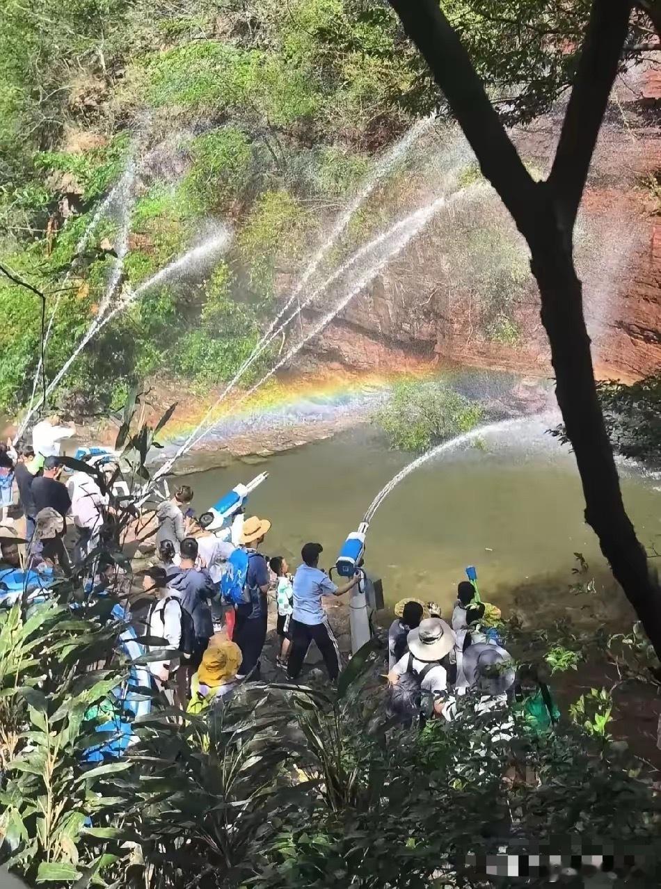 现在才明白，不是物价高，是良心贵啊！​龙潭大峡谷，因为经营不善，景区破产了，本以