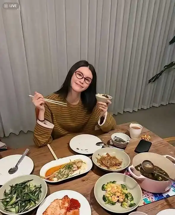 原来何穗也吃米饭，我以为不吃呢