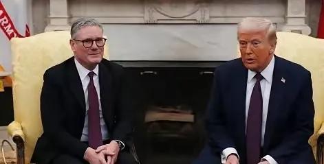 斯塔默与特朗普讨论乌克兰和平倡议​​12月21日，英国首相基尔·斯塔默于佛