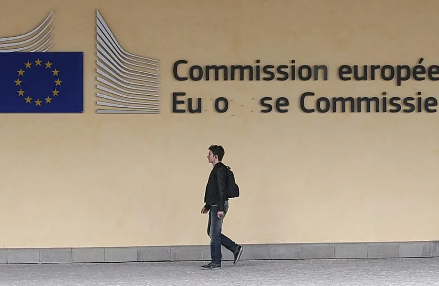 #欧盟公招750人超17万人报名#【通过比117:1！欧盟“考公”火爆：17万余