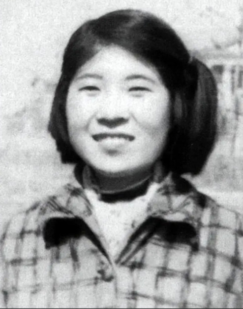 1958年，爱国将领杨虎城的女儿杨拯陆在筹备婚礼期间离奇失踪，几日后，她的尸体出