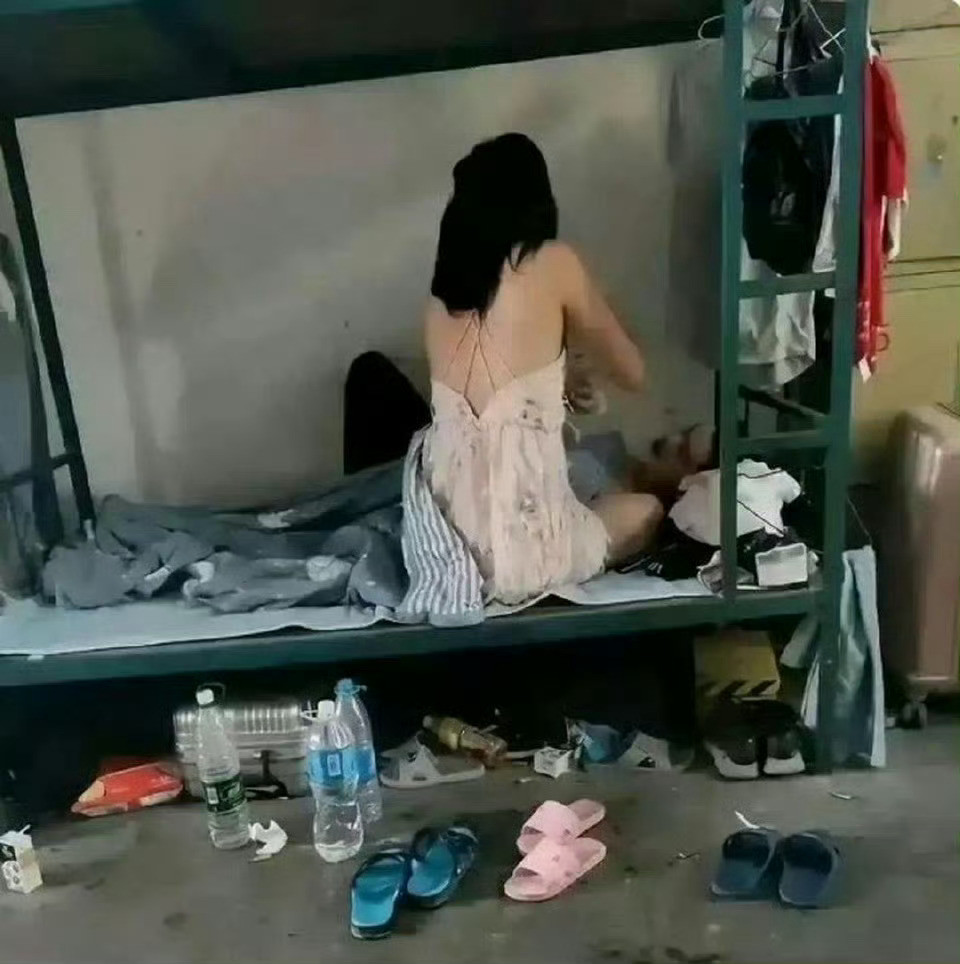 怎么劝我舍友别老带男朋友过来了很尴尬啊