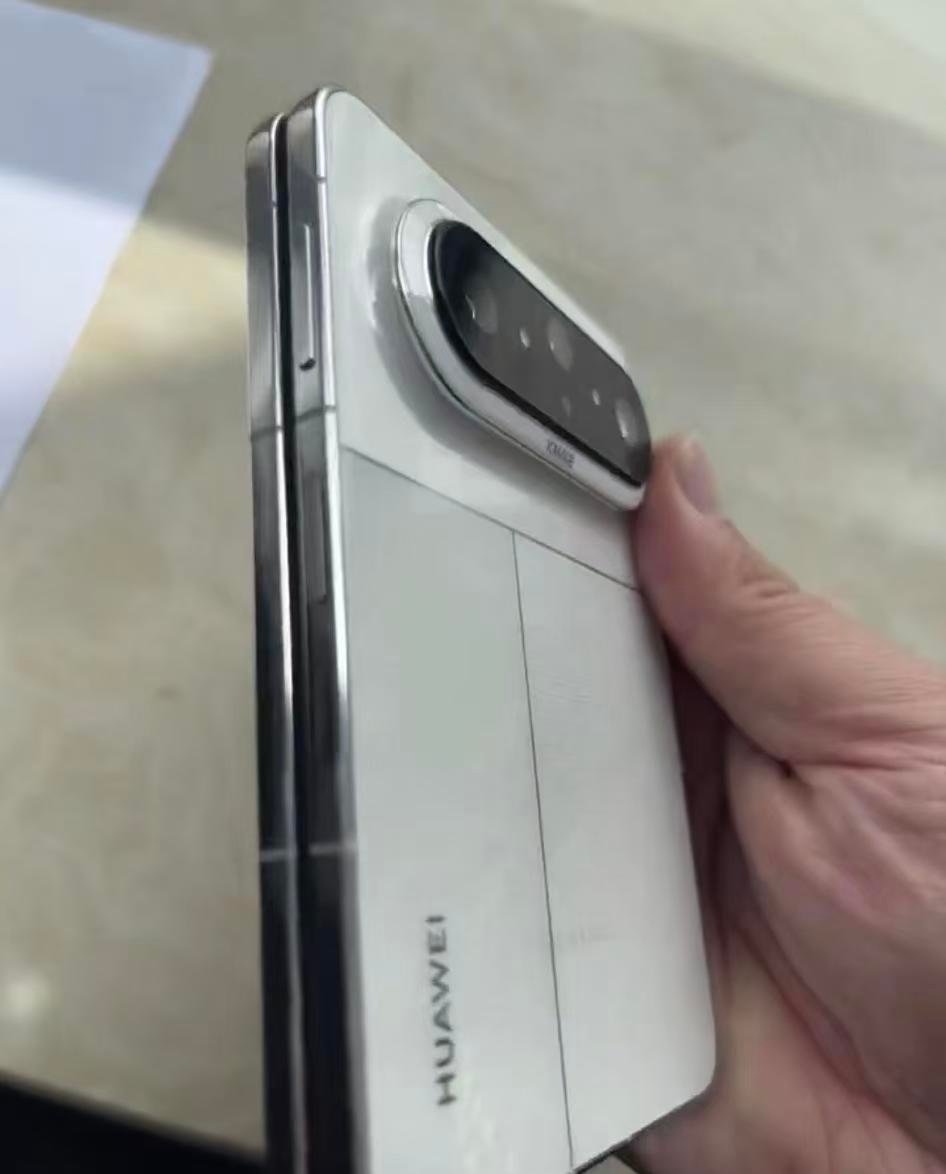 华为PuraXMax样机曝光，折叠起来很小巧玲珑，蛮好看的，价格还是从12+
