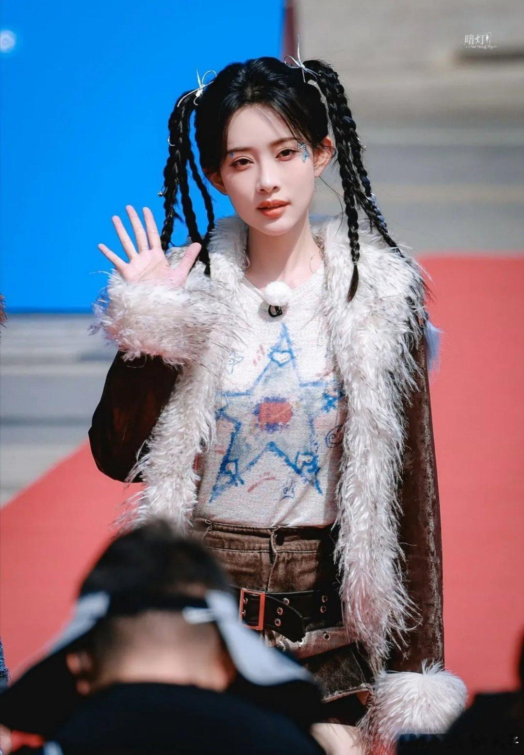 我敢说全网现在最难过的就是孟子义了，不是因为她塌房了，也不是跟李昀锐闹掰了，而是