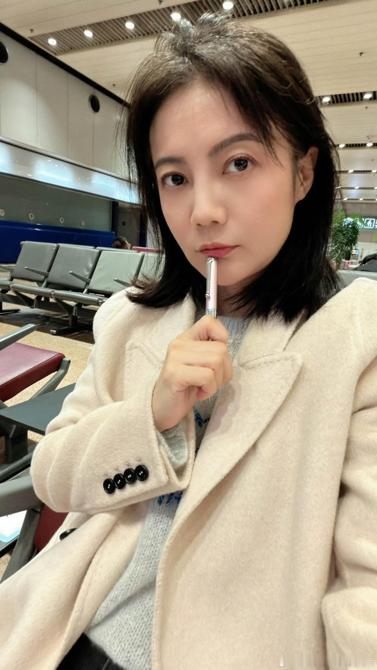 专职跟中国女足国家队的记者在抱着幻想吗？这个记者叫做艾婷婷，她昨晚专门发文说