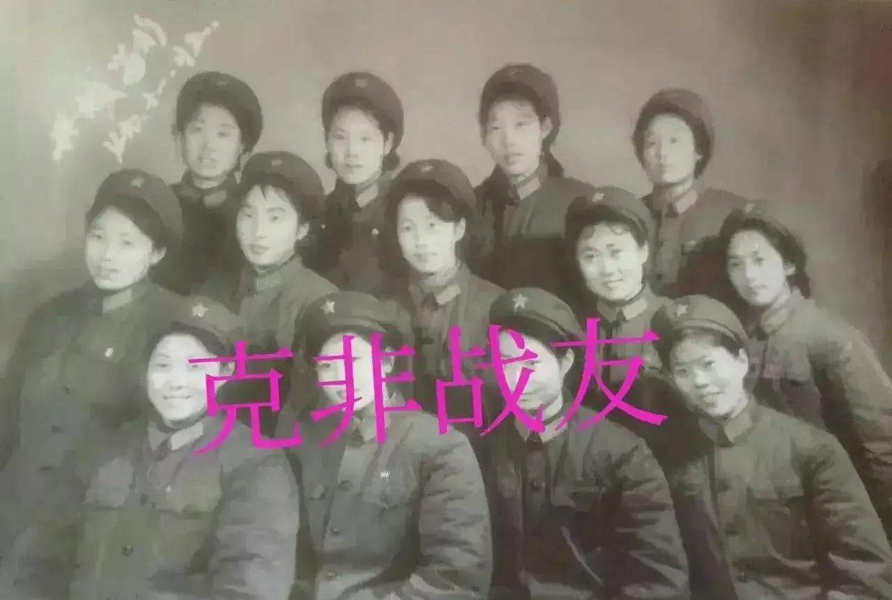女军医朱医生来俺们营卫生所下基层锻炼，正是辽西大地炎热的季节。朱医生个子不高，五