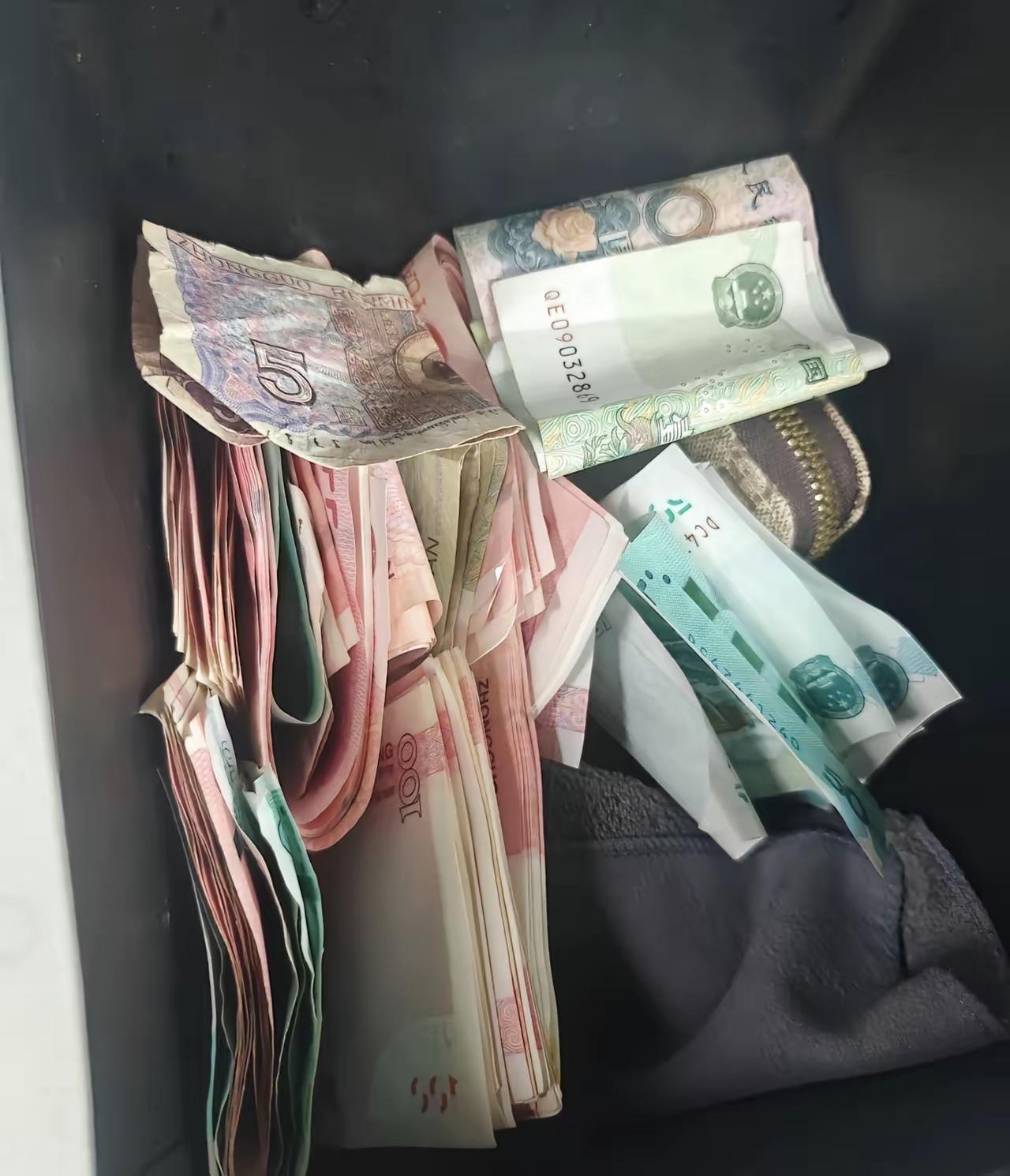 马上国庆了，我做了一个决定：从10月1号开始，慢慢戒掉手机支付，改用现金过日子