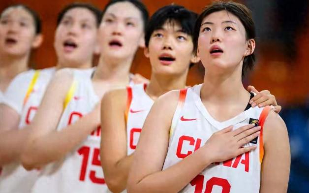 从惨败36分到险些掀翻世界强队！这群00后女篮姑娘，凭什么惊艳全网？谁能想到