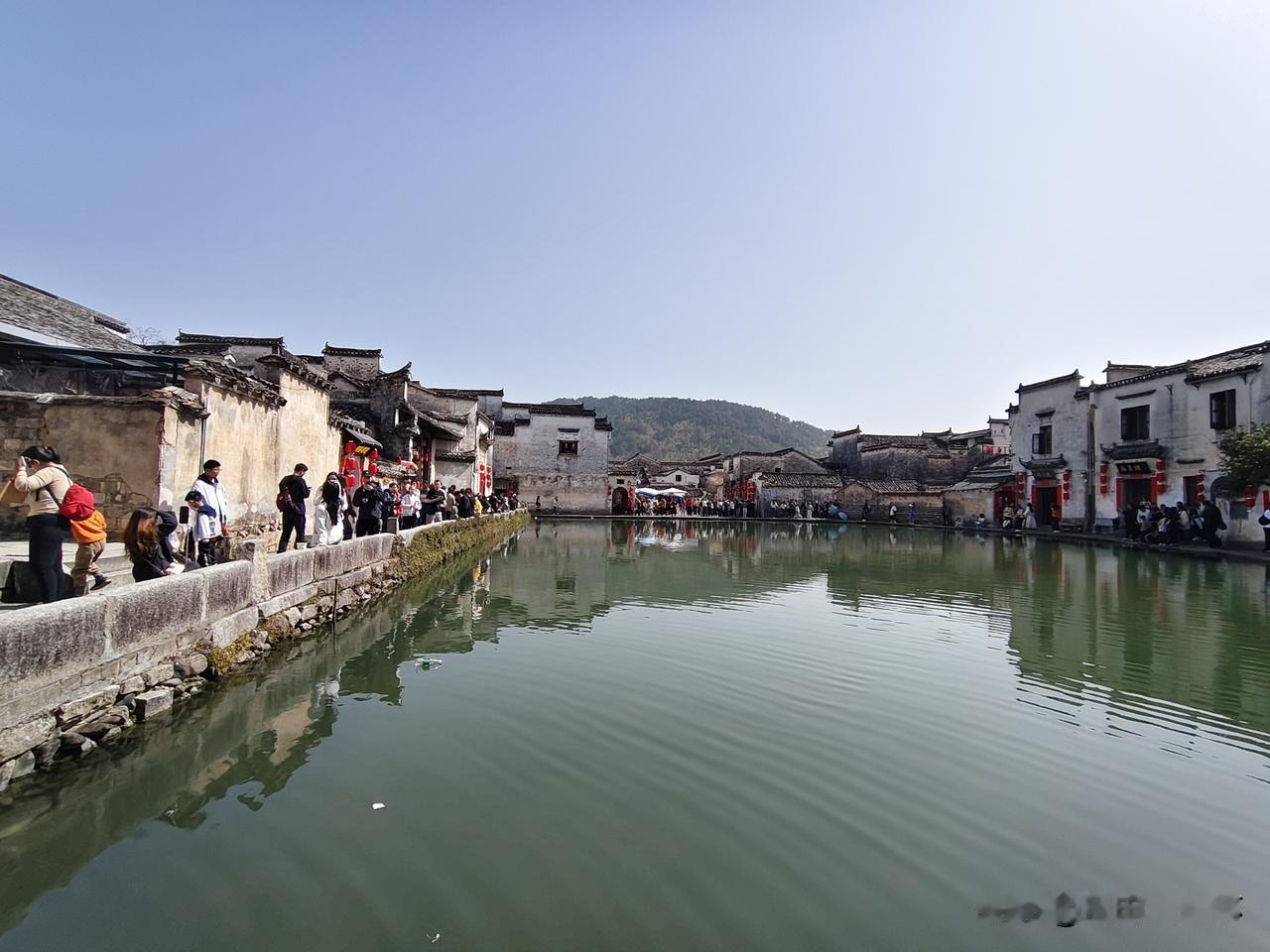 宏村手机随拍，虽然商业味道浓了点，但依然不失为一个很好的摄影景点，以后有机会再去