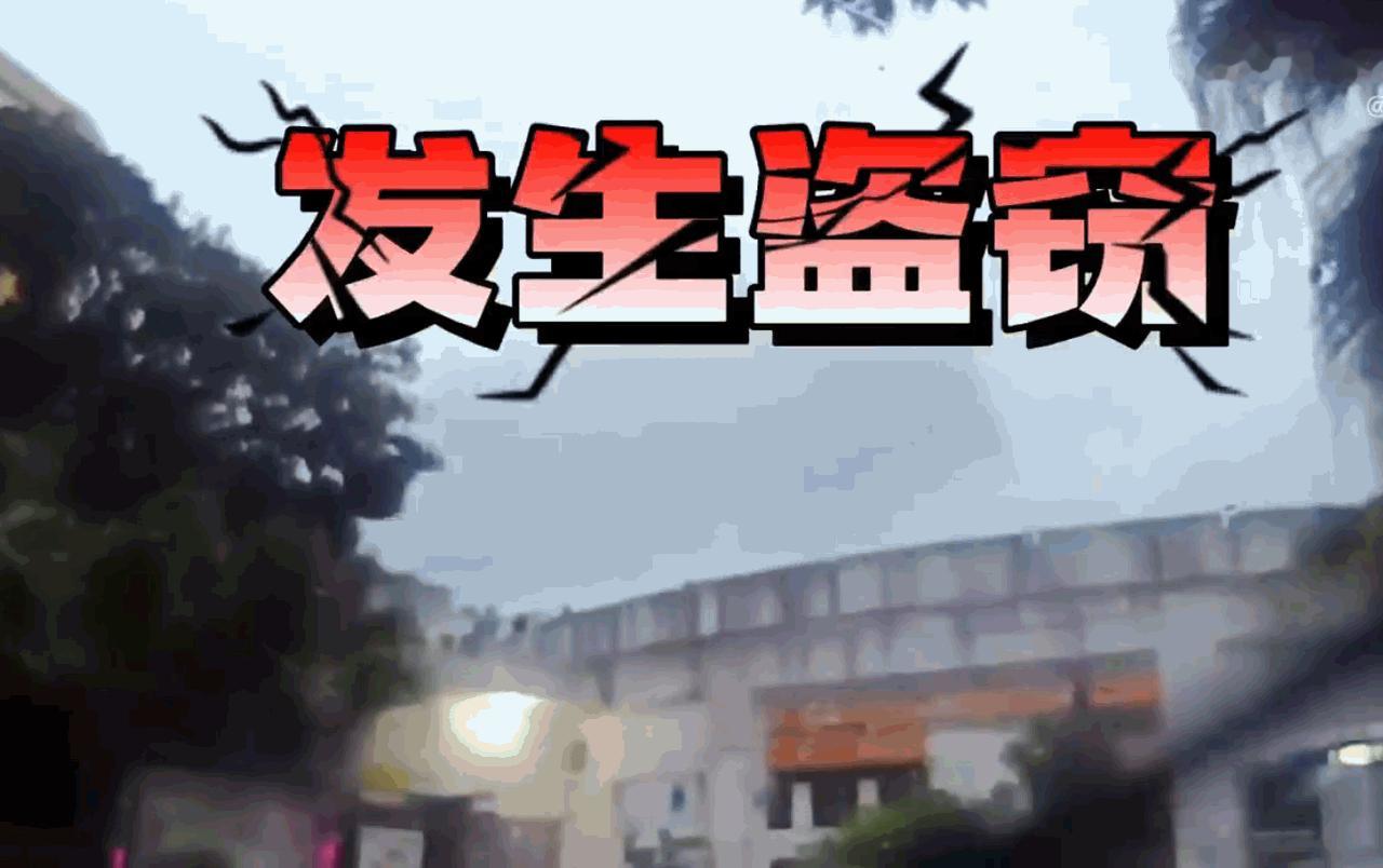 这胆子是真大！云南昆明，一个独居男子在深夜里惊恐万分地拨通了110，声嘶力竭地喊