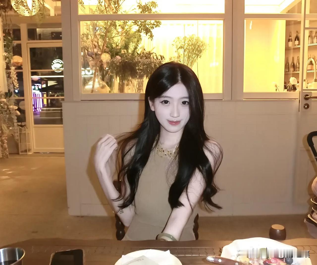 静坐花前月，笑语入梦来。