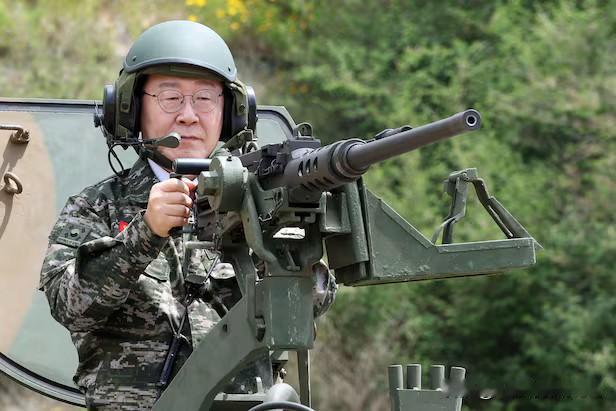 李在明视察前线部队！亲自实弹射击，官宣兵役制度重大改革6月24日，韩国总统李