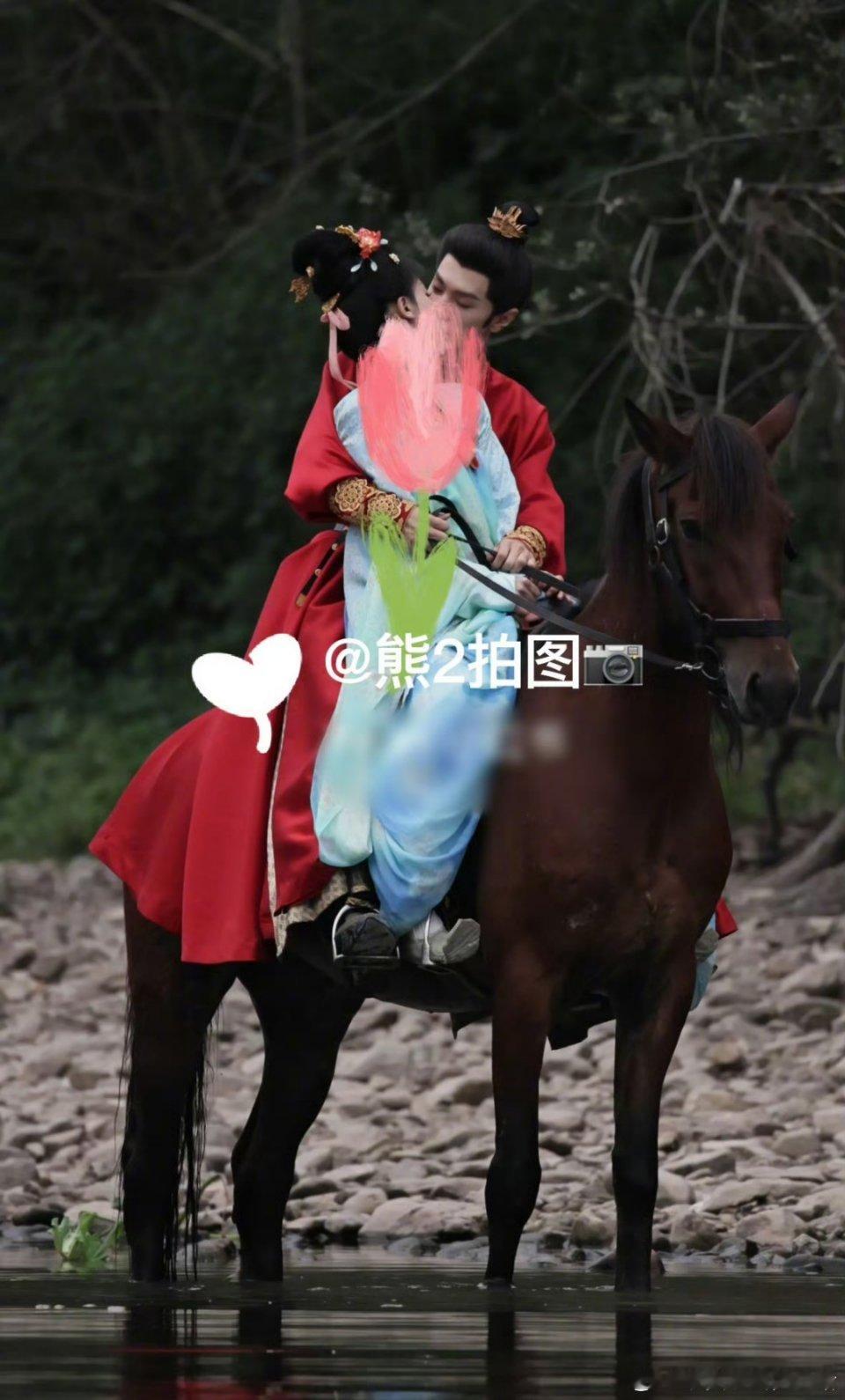 omg，吴谨言陈哲远怎么还有吻戏，还是两个人在马上的🌚🌚​​​