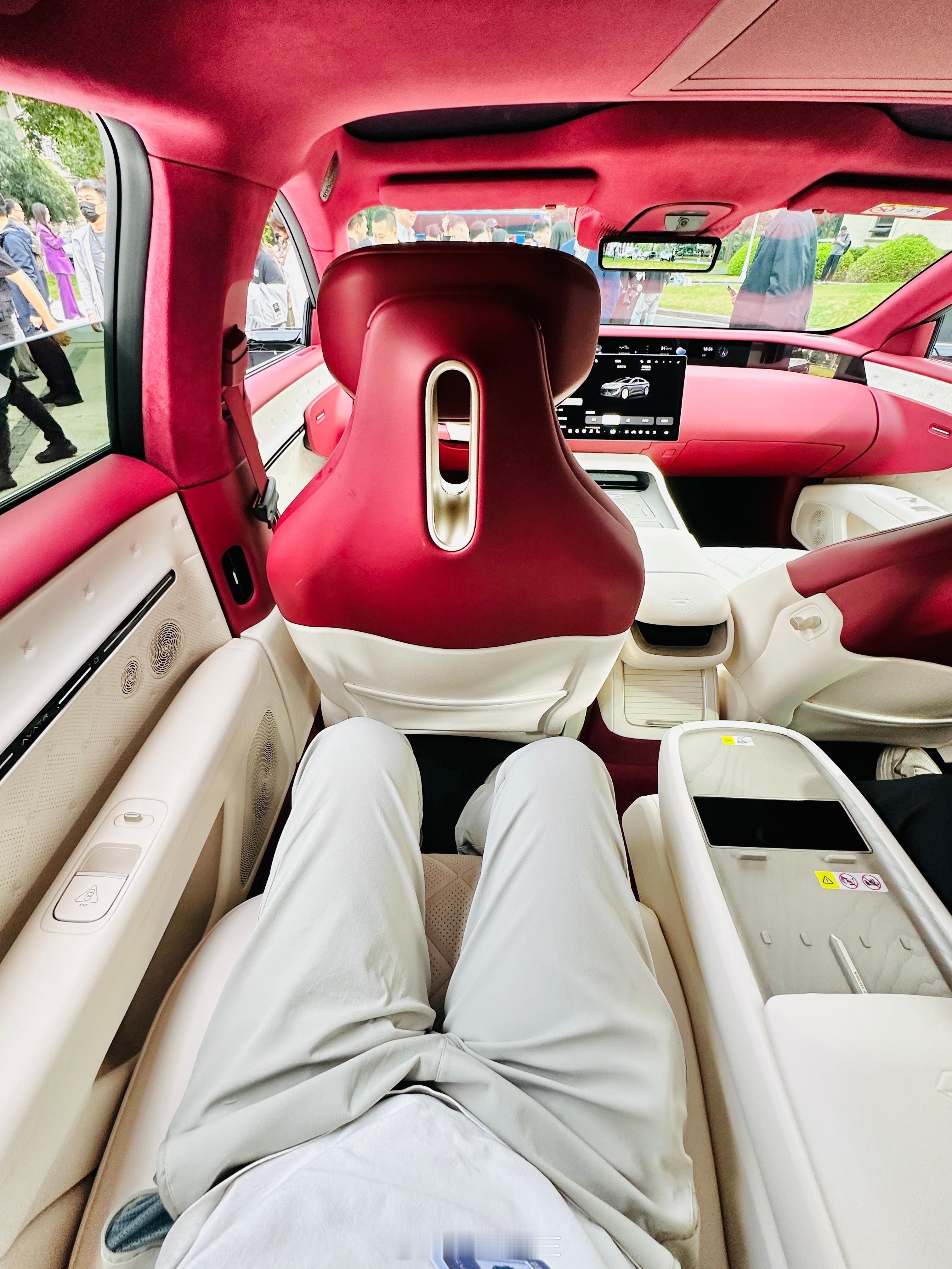 新阿维塔12上市我看车眼光果然毒啊，直觉感觉这台阿维塔12很不一样，豪华车的质