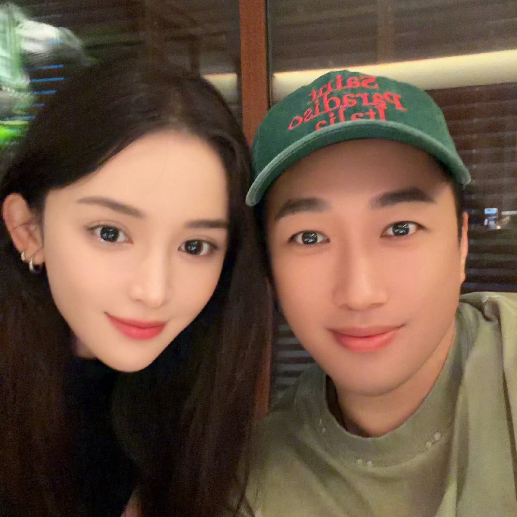 谁敢认这是娜扎娜扎的美本来就是靠骨相撑起来的，冷白皮加上那个折叠度，央视镜头都不