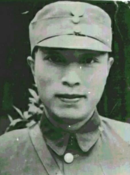 1945年，打入日伪内部的王三川，身份已经暴露了，汉奸劳乃心让他回来商讨要事，