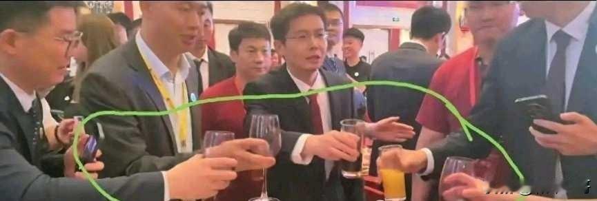 为什么过去普通人可望而不可及的资产，如今接二连三走下神坛？保时捷利润近乎腰