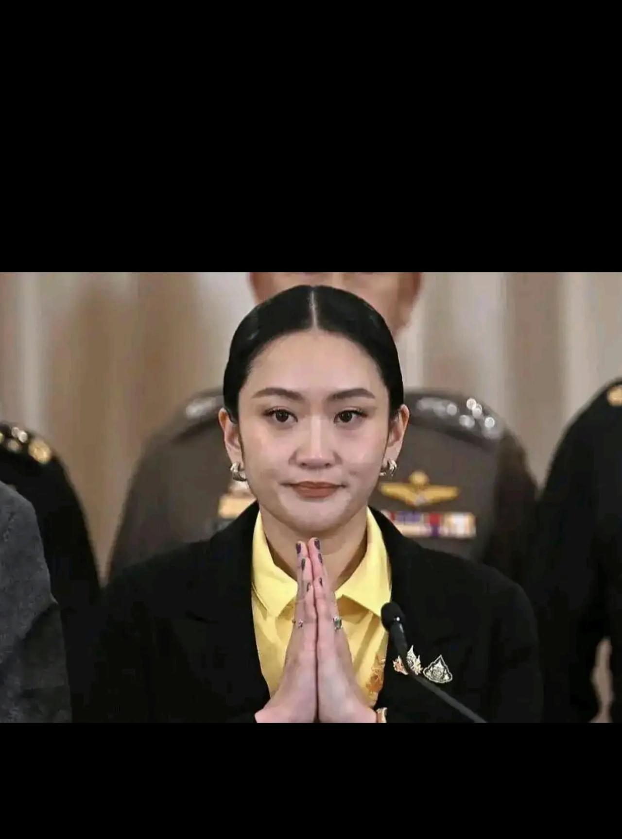 最新消息：泰国停职总理佩通坦回归总理职务几乎没有可能。原因有两个：一、据央视新