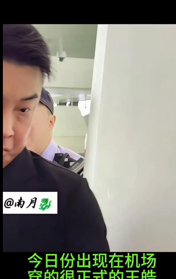 教练一个个过这条道都是表情包[笑着哭]白告是个非常帅气的帅哥[赞]肖导瘦了，拍