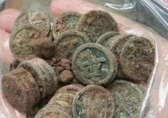 “不给我钱别想让我上交”！江西一农民在自家宅基地里，挖出了一副价值连城的老古董象