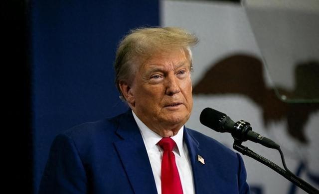 特朗普民调暴跌，美财长对华放大招，白宫内部生乱，中方放出信号最近,特朗普的支