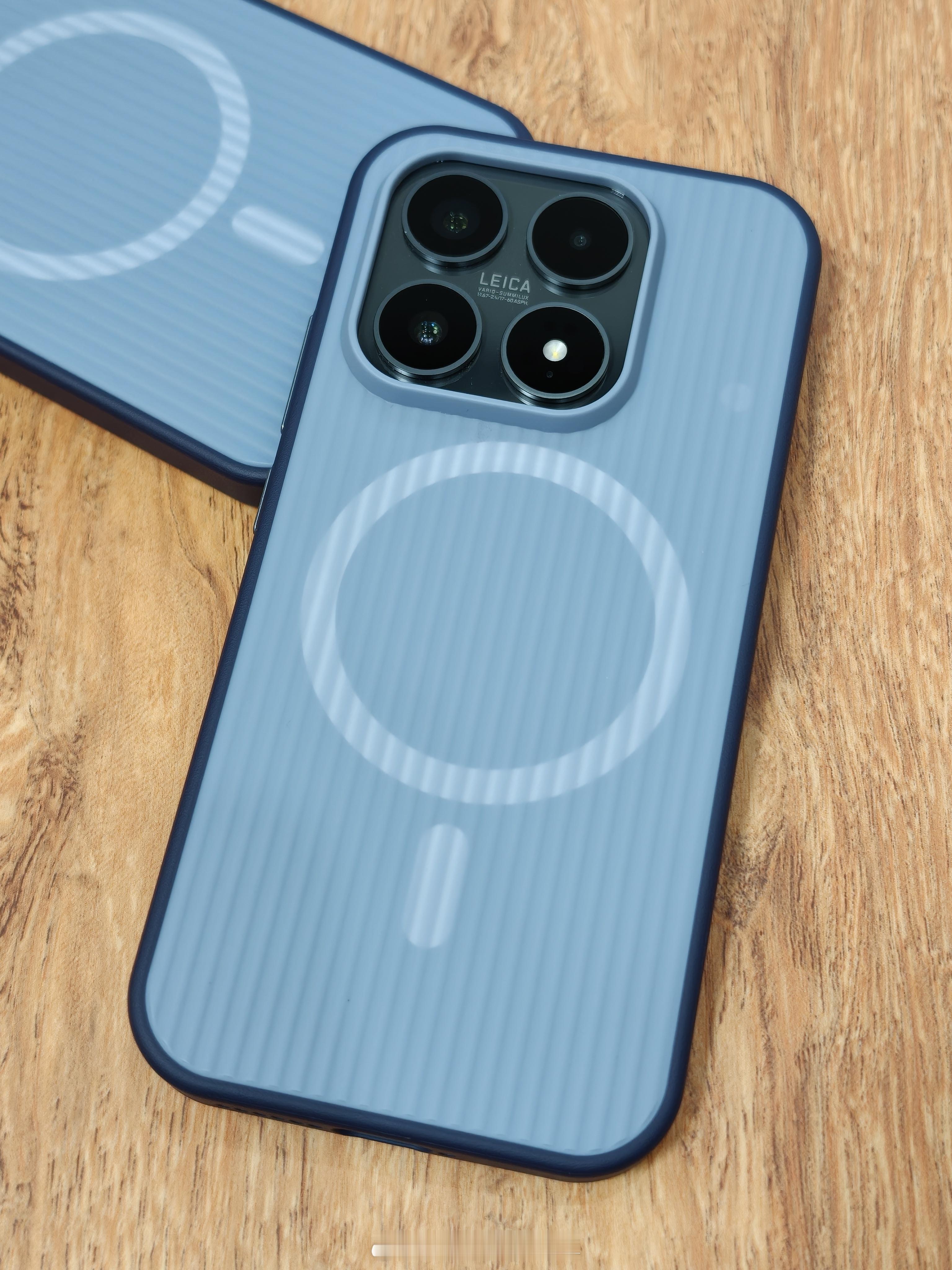 我果然还是最喜欢蓝色。搭配哎哟喂经典光栅壳就是好看。