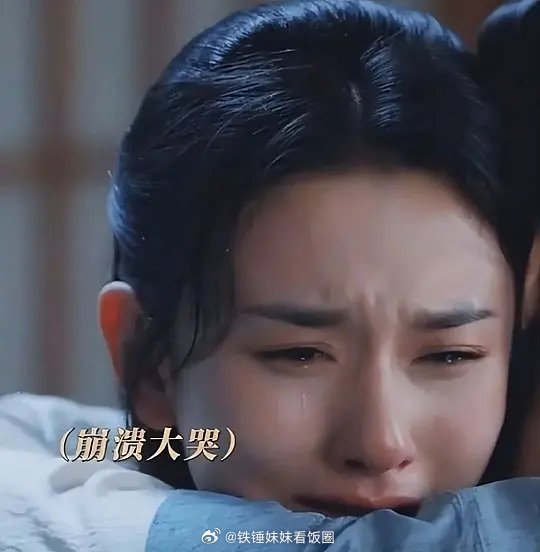 包包无法皱眉？。。。很多人说她演戏木，其实是她眉毛到额头的肌肉动不了。。。