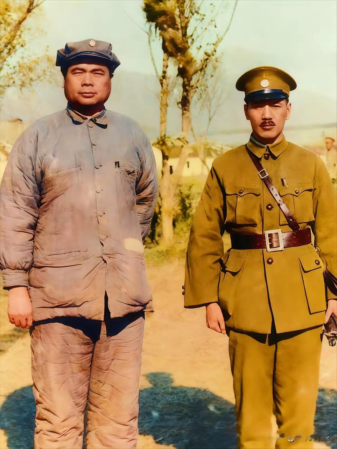 老蒋站在老冯跟前，身材明显是小一号，以老蒋的身高来推算，老冯的身高应该超过一米八