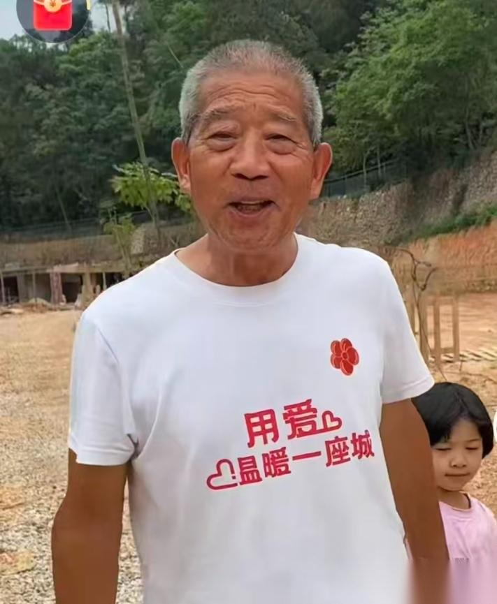 老黄更新视频：一家人还在南宁，没有回山东！老伴病倒在床，头发全都没了，75岁的老