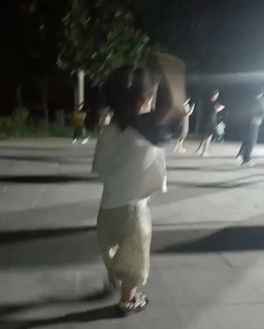 家人们谁懂啊！广场舞成中老年人“第二春”为啥跳完舞的爸妈像变了个人？