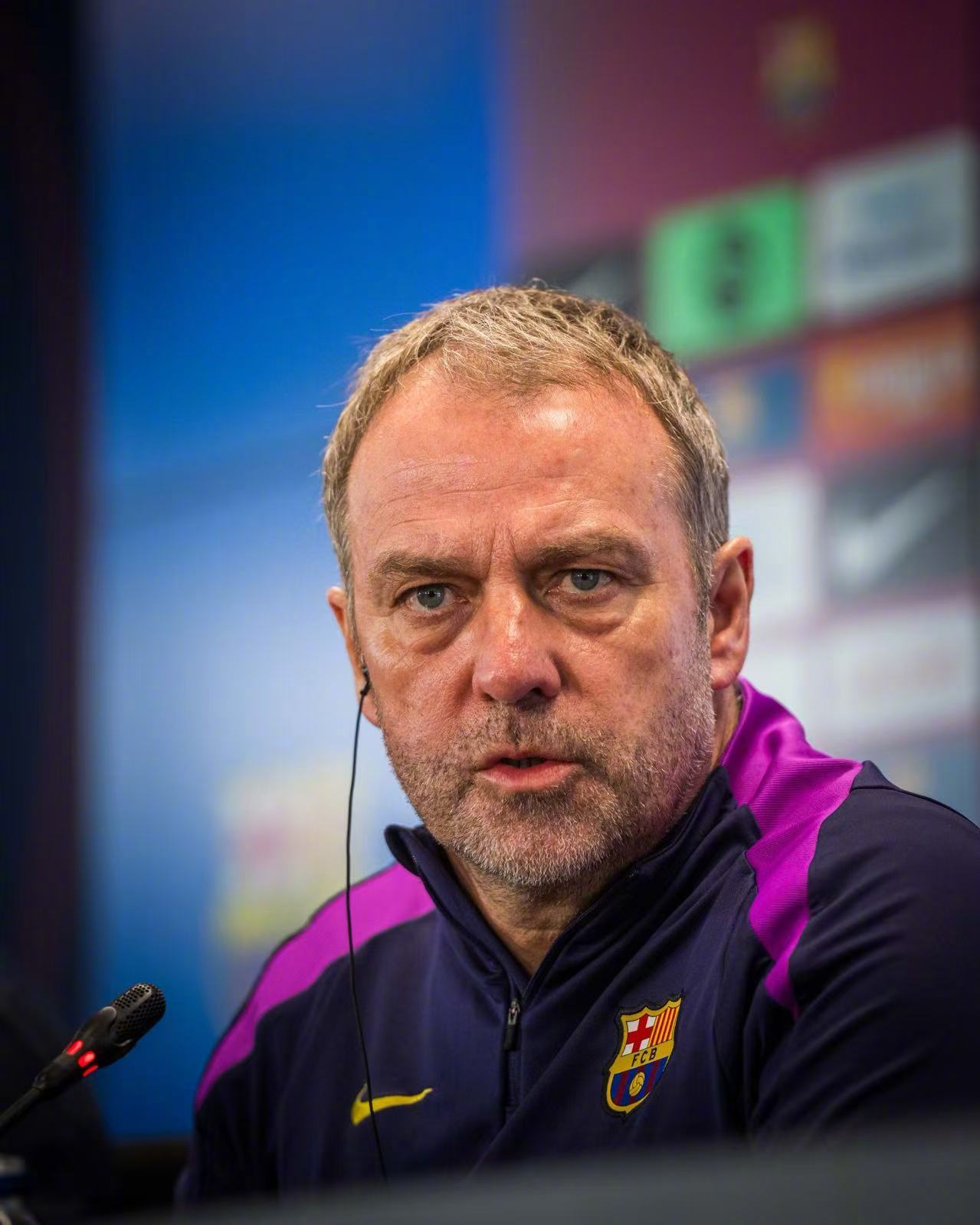 🎙️主教练弗里克在巴萨vs莱万特的赛前新闻发布会上表示⬇️：【关于主场作战