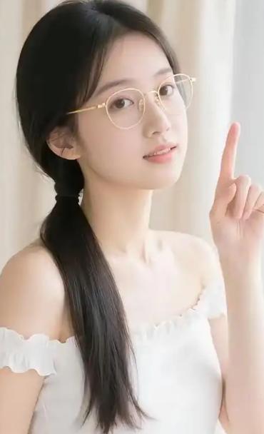 有美女私下说透一个理：女人最快活的时候，就是被人撩。你听她说“别闹”“讨厌